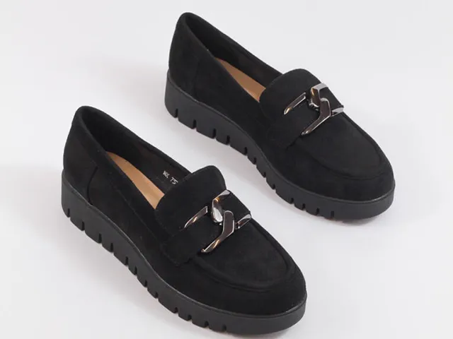 Loafersy zamszowe, czyli wygoda w parze ze stylowym wyglądem!